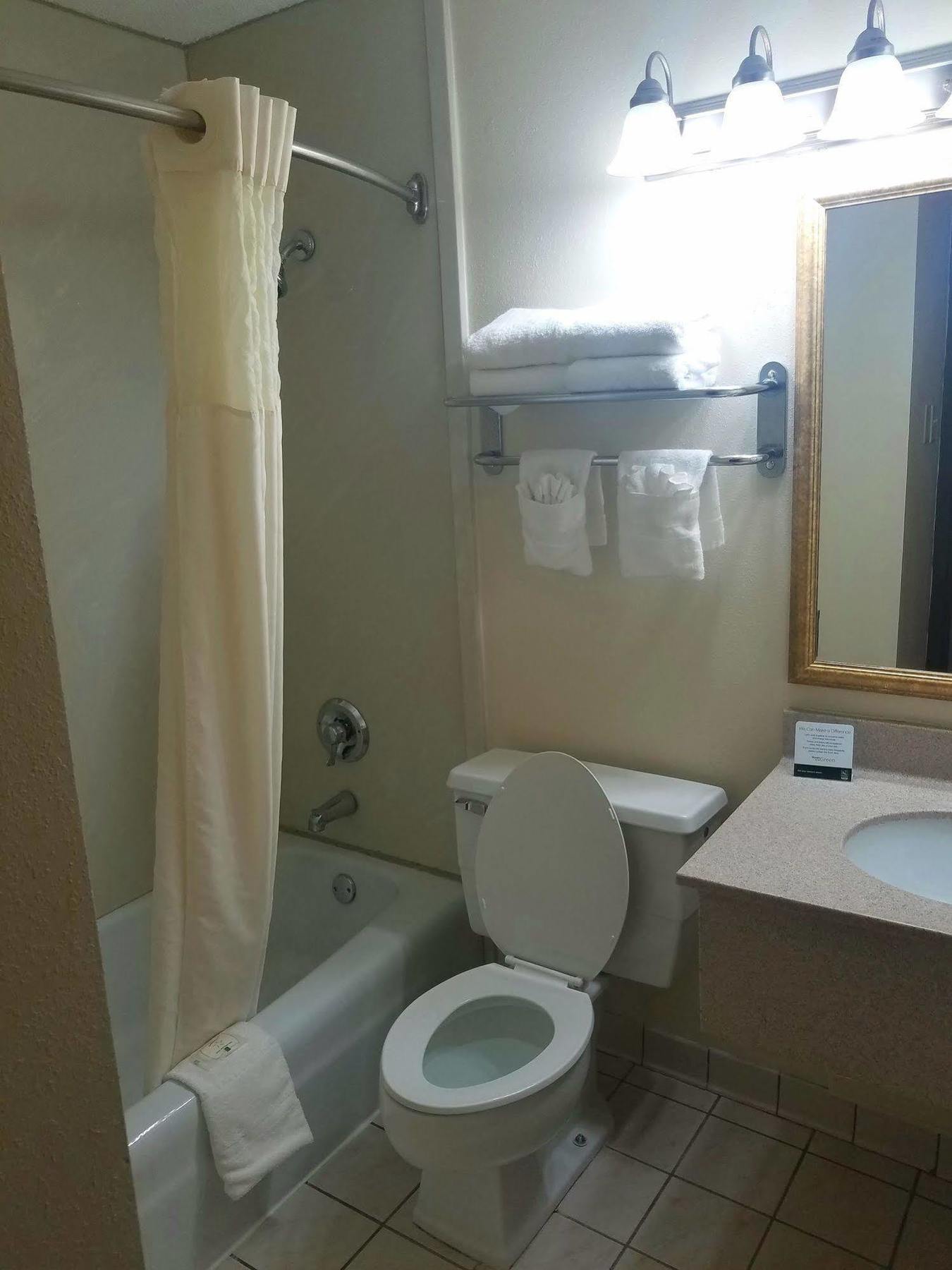 Quality Inn Morris I-80 Экстерьер фото